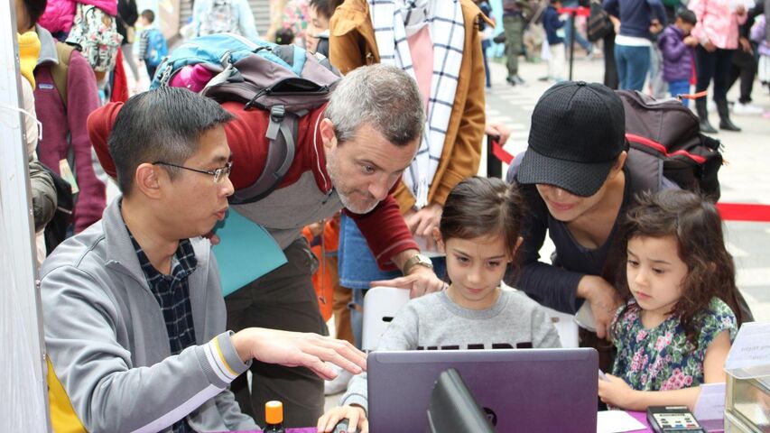 Public interactions at the Fun Science Carnival